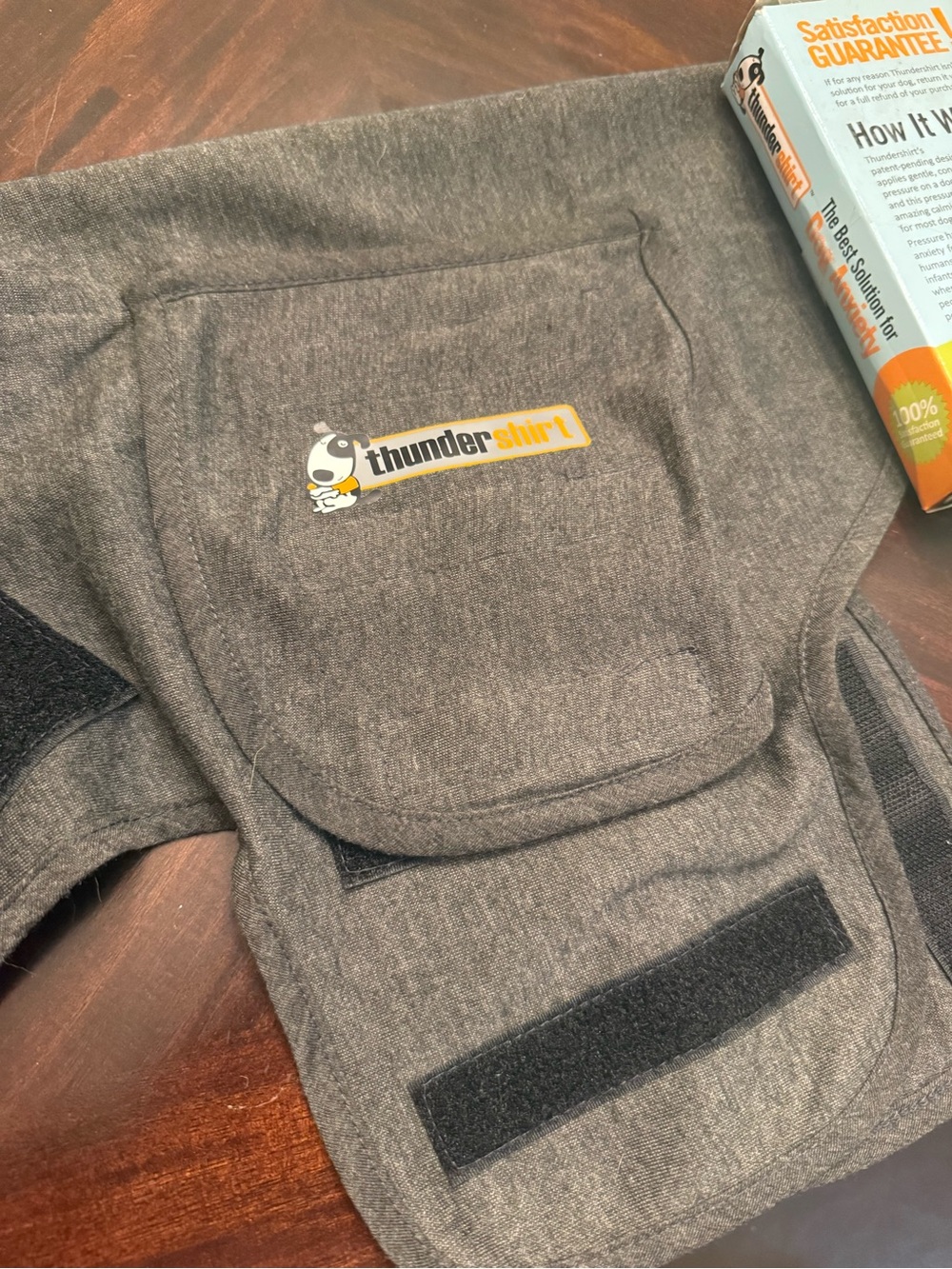 New with box Thundershirt Small Heather Grey